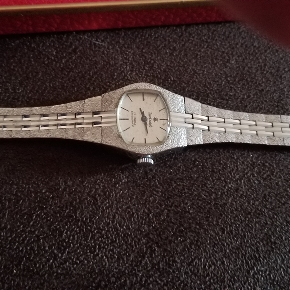 Watch - Picture 2 of 4